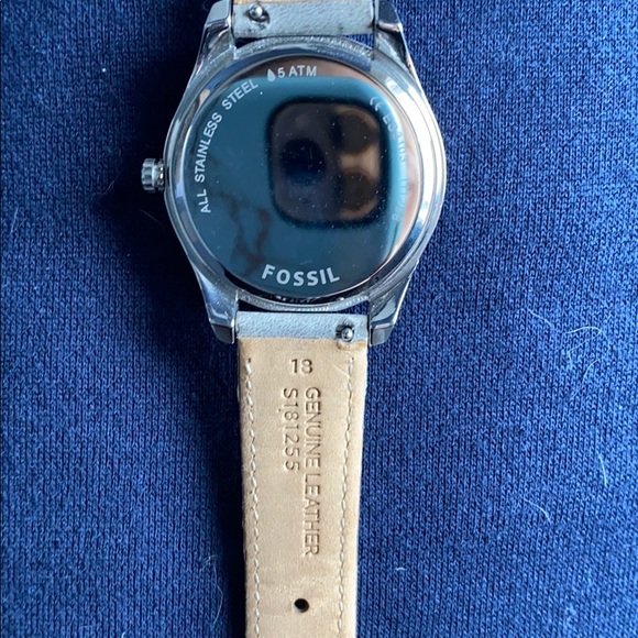 Fossil watch with grey leather band - Picture 4 of 4